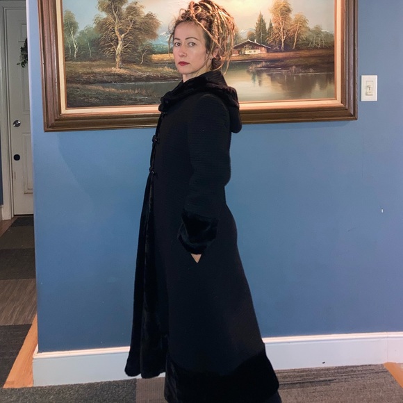 Vintage 60s Faux Fur Princess Style Hooded Heavyweight Union Made Coat Black - Picture 11 of 11